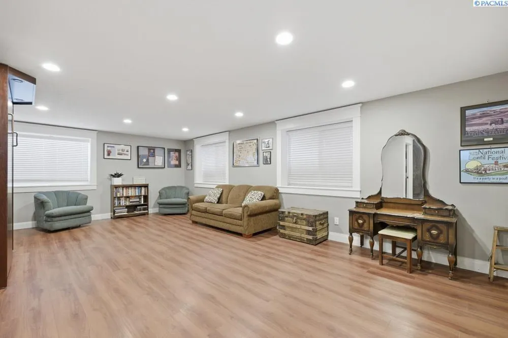1027 SW Ryan Ct, Pullman, WA 99163