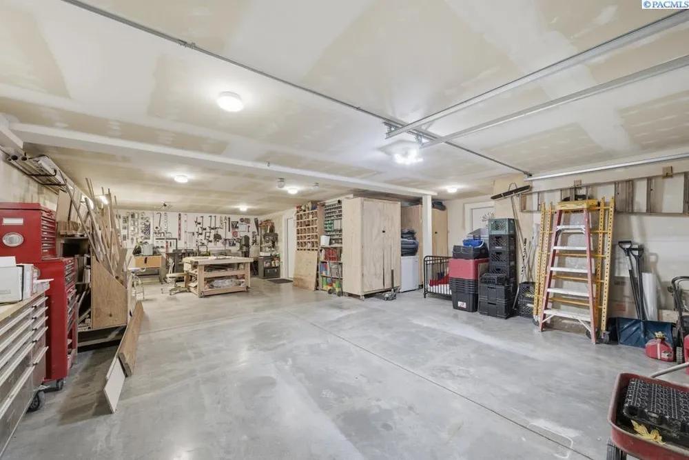1027 SW Ryan Ct, Pullman, WA 99163