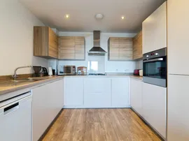 Handley Page Road, Barking thumb 3