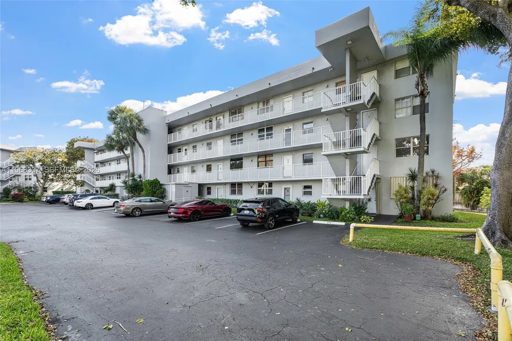 112 Royal Park Dr, Oakland Park, FL 33309