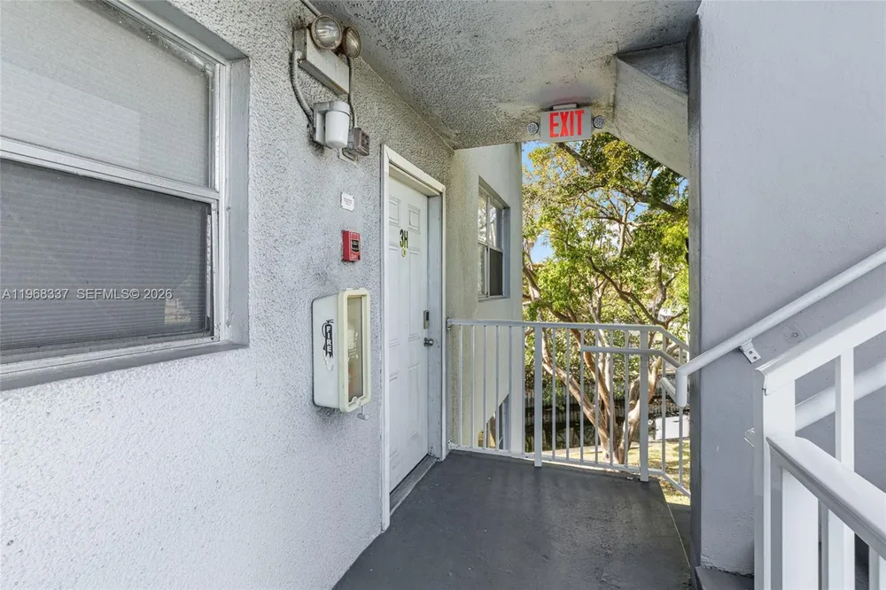 112 Royal Park Dr, Oakland Park, FL 33309