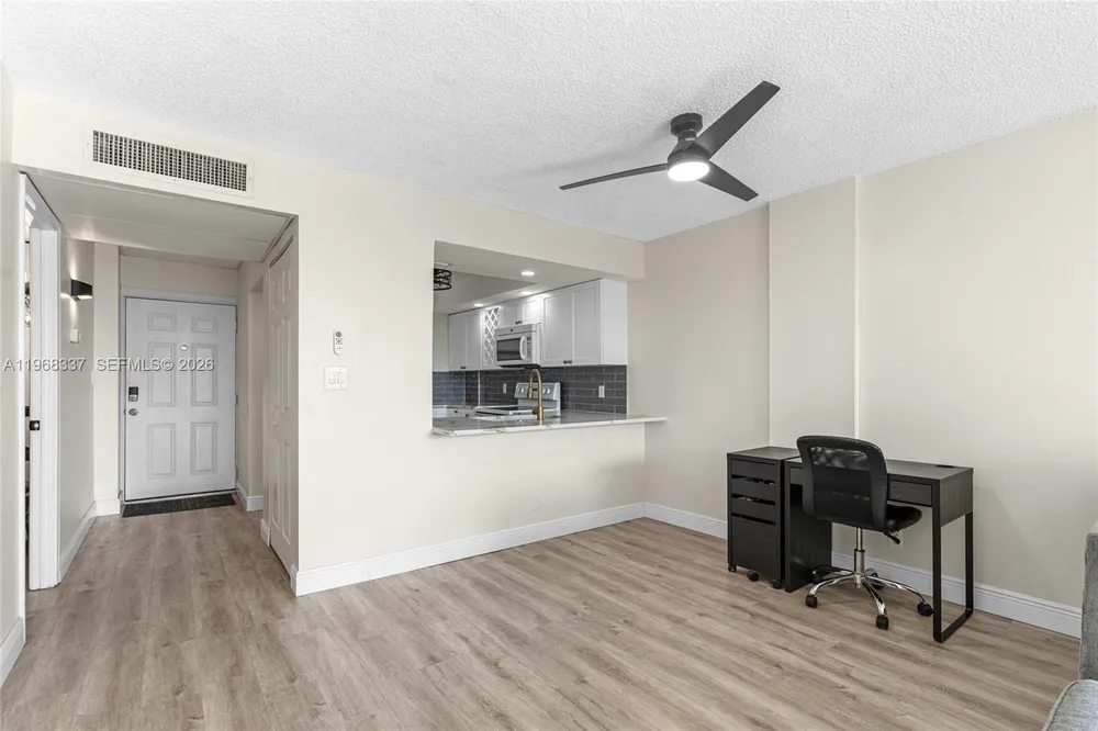 112 Royal Park Dr, Oakland Park, FL 33309