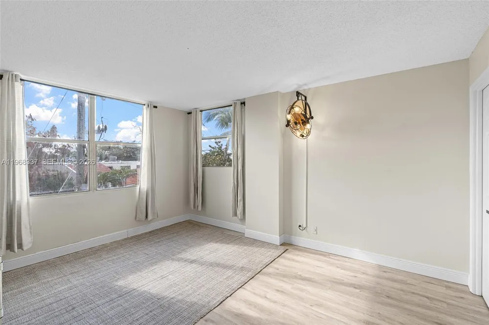 112 Royal Park Dr, Oakland Park, FL 33309