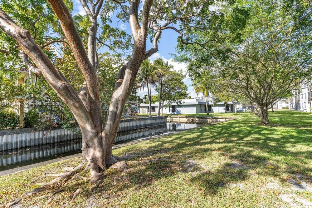 112 Royal Park Dr, Oakland Park, FL 33309