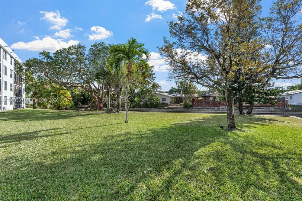 112 Royal Park Dr, Oakland Park, FL 33309