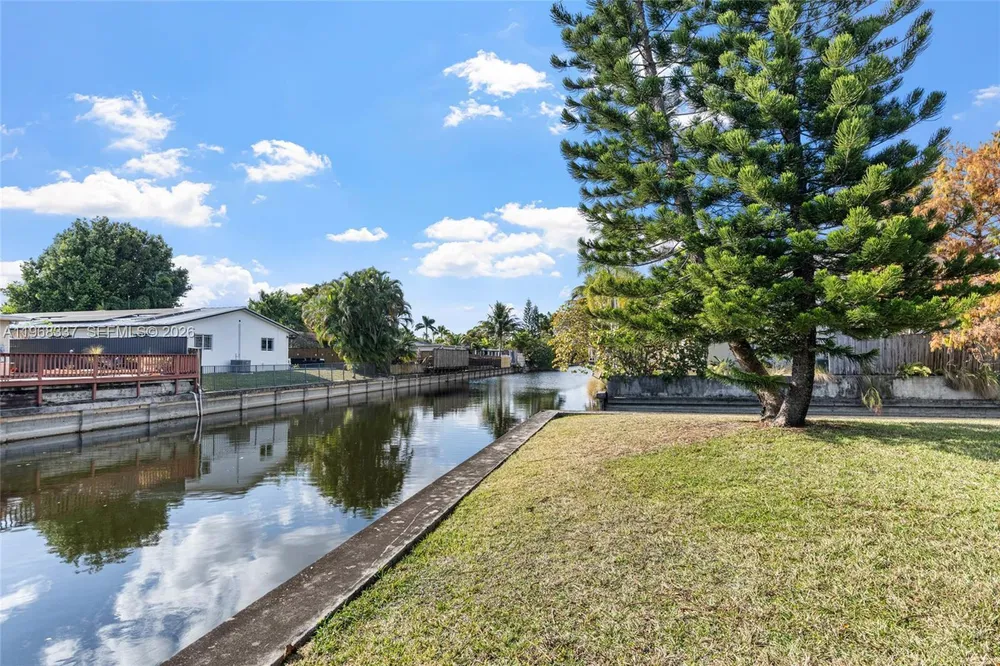 112 Royal Park Dr, Oakland Park, FL 33309