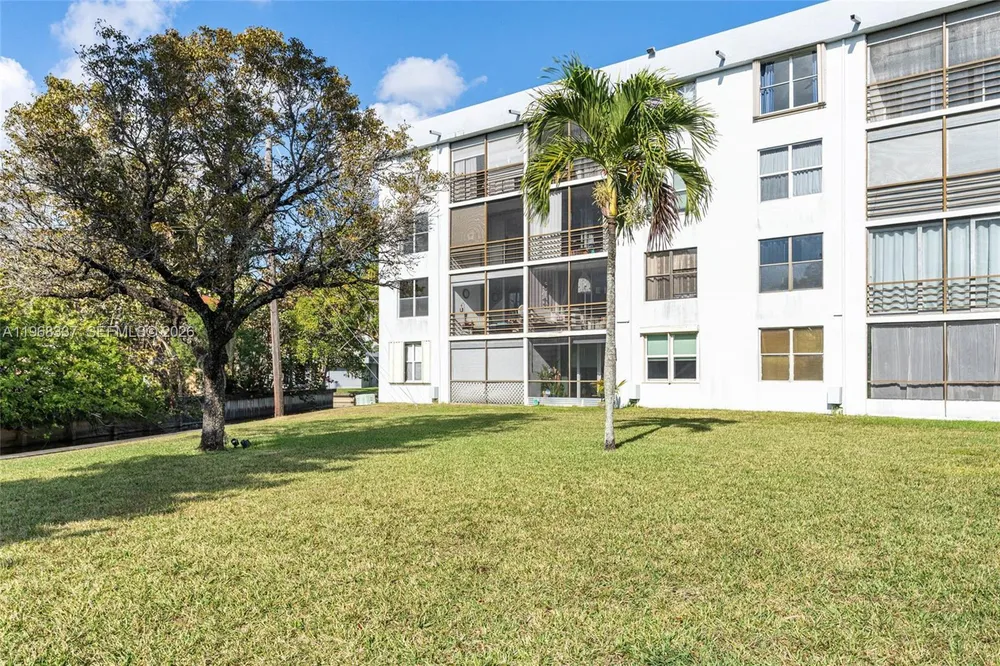 112 Royal Park Dr, Oakland Park, FL 33309