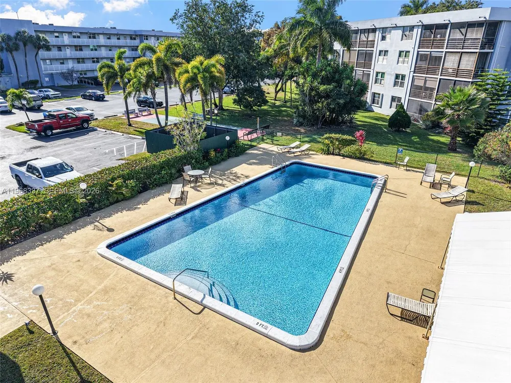 112 Royal Park Dr, Oakland Park, FL 33309
