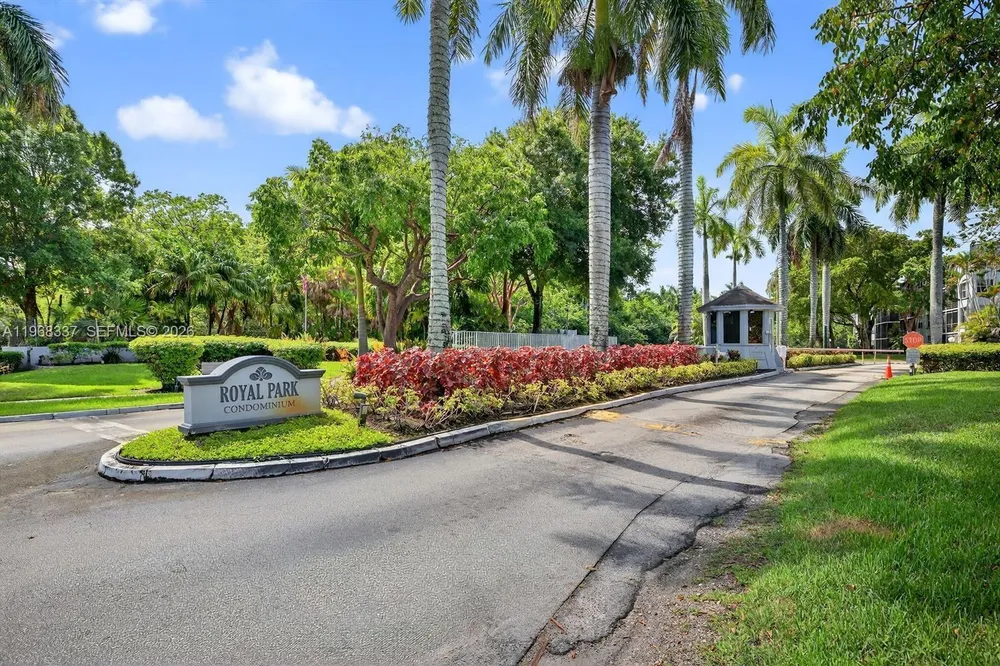112 Royal Park Dr, Oakland Park, FL 33309