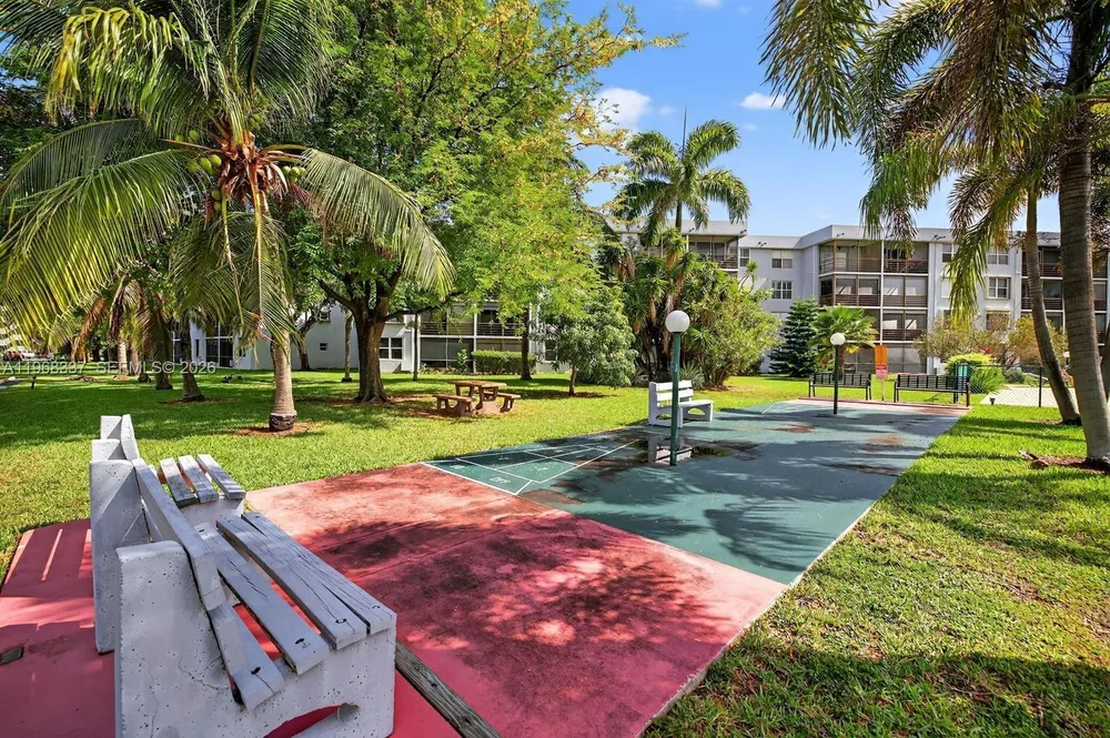 112 Royal Park Dr, Oakland Park, FL 33309