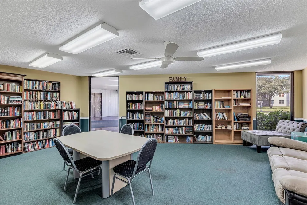 112 Royal Park Dr, Oakland Park, FL 33309