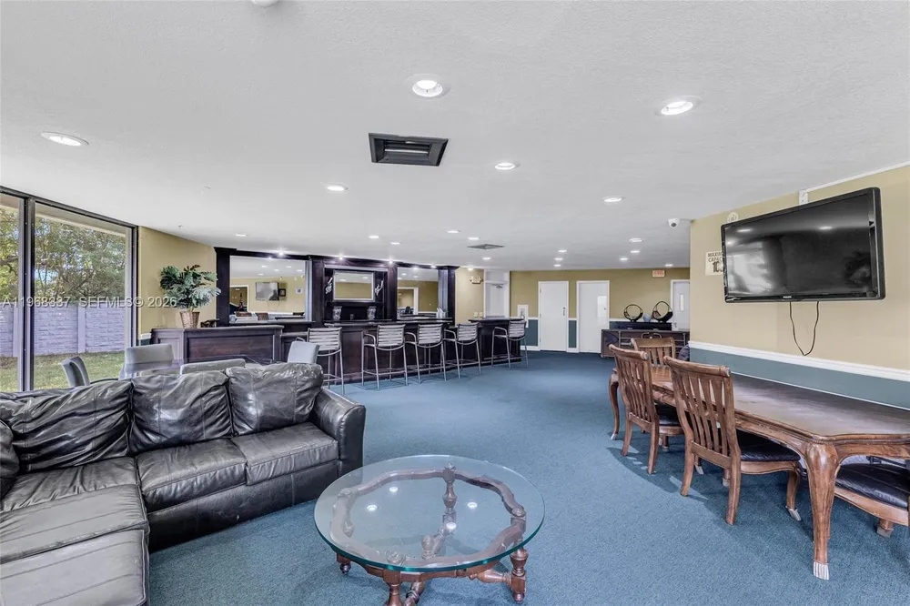 112 Royal Park Dr, Oakland Park, FL 33309