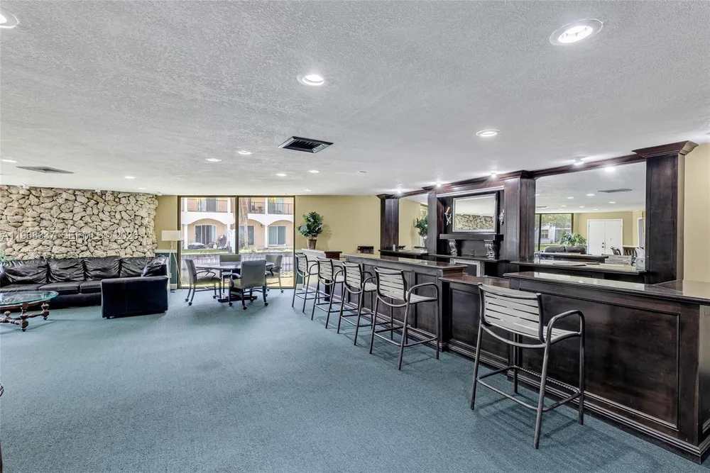 112 Royal Park Dr, Oakland Park, FL 33309