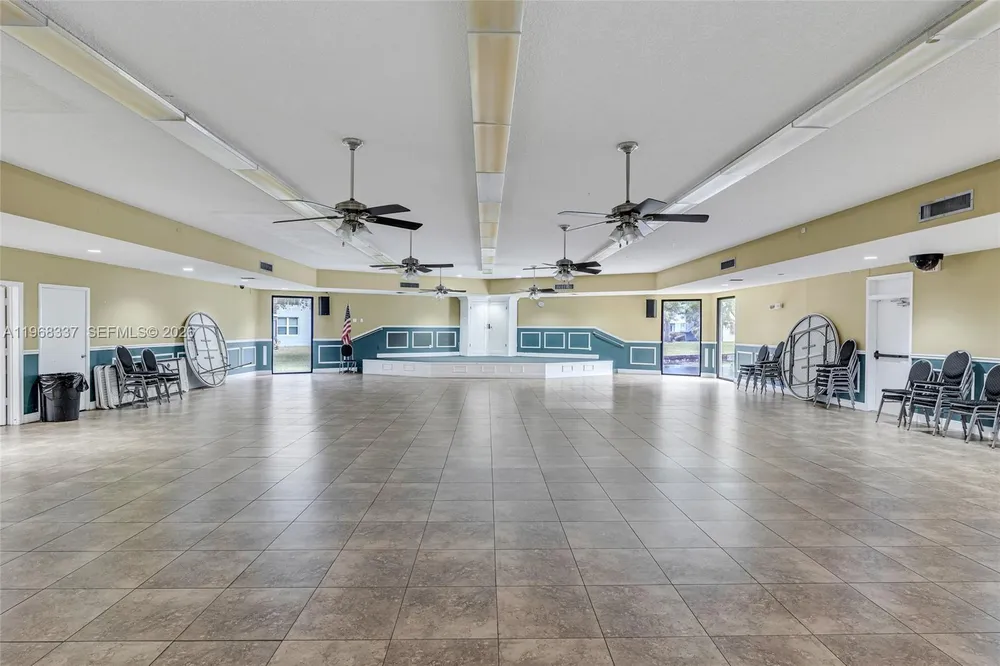 112 Royal Park Dr, Oakland Park, FL 33309