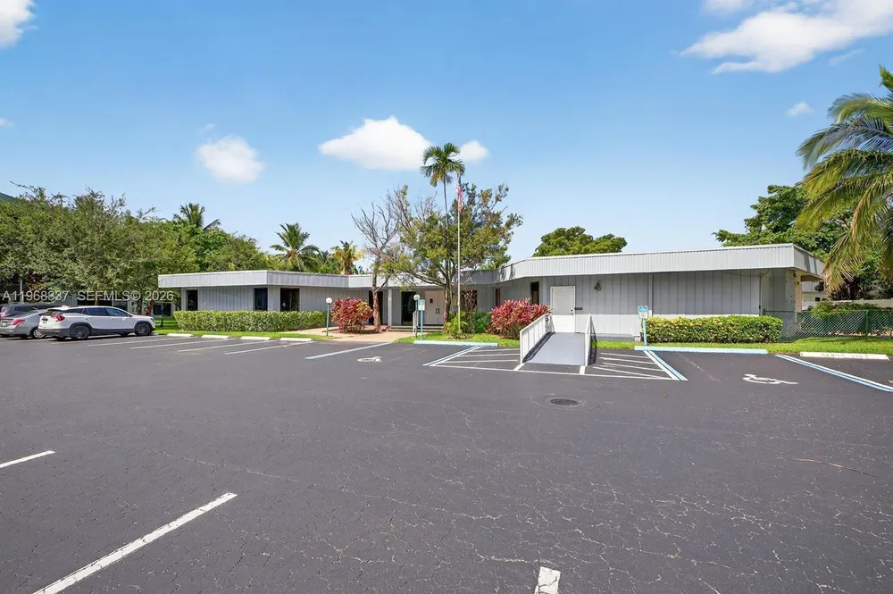 112 Royal Park Dr, Oakland Park, FL 33309