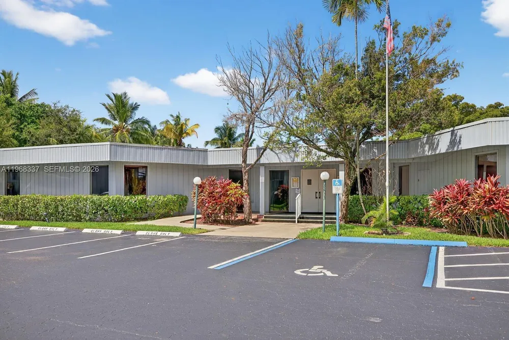 112 Royal Park Dr, Oakland Park, FL 33309