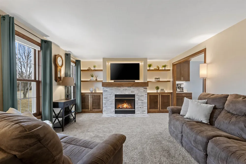 1536 Van Rd, Green Bay, WI 54311