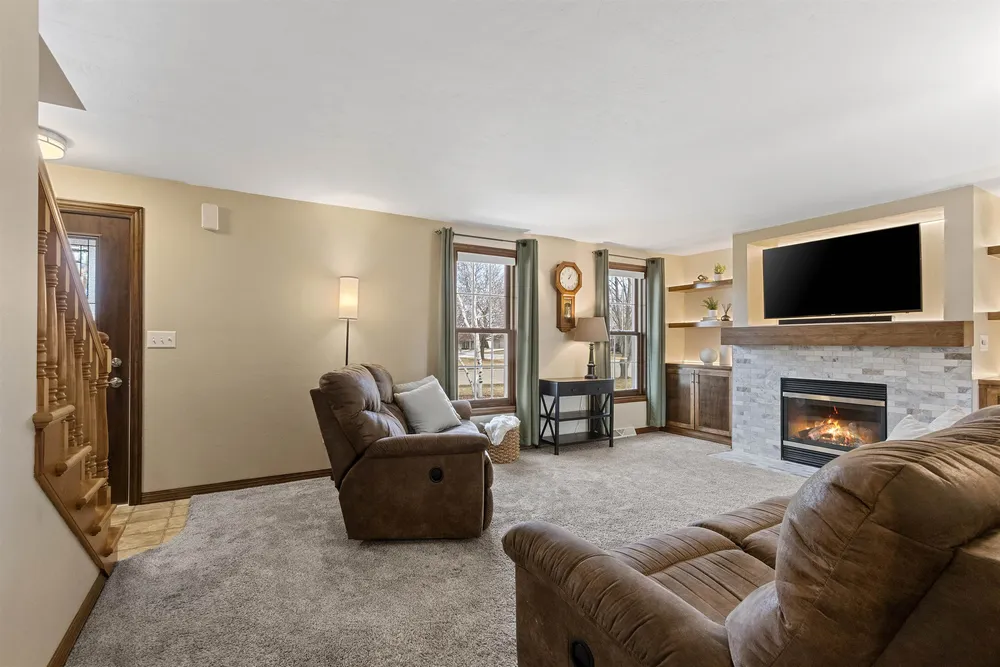1536 Van Rd, Green Bay, WI 54311