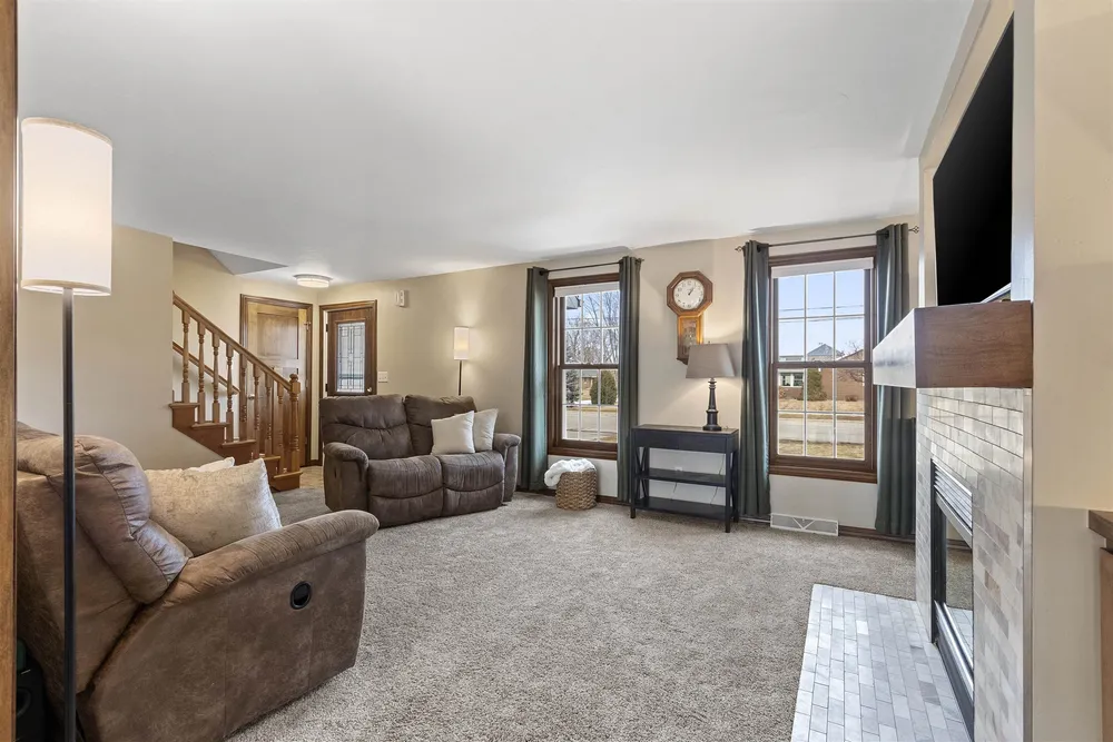 1536 Van Rd, Green Bay, WI 54311