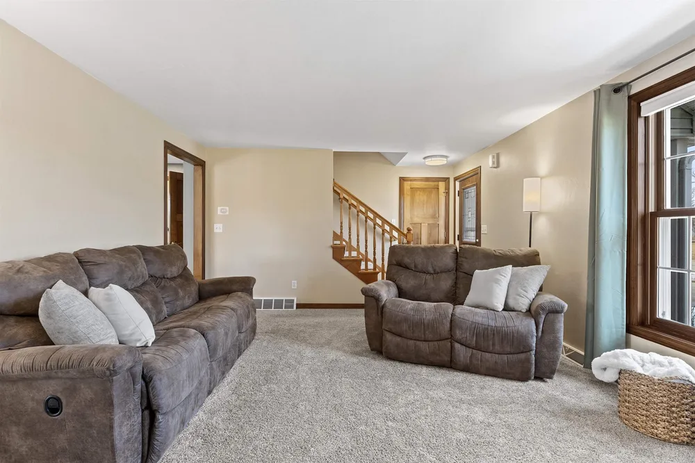 1536 Van Rd, Green Bay, WI 54311