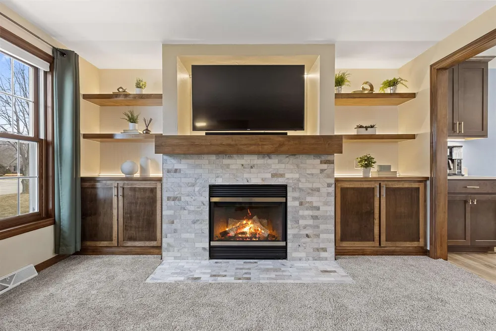 1536 Van Rd, Green Bay, WI 54311