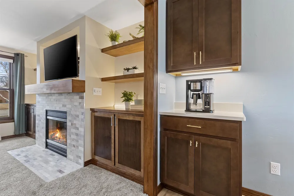 1536 Van Rd, Green Bay, WI 54311