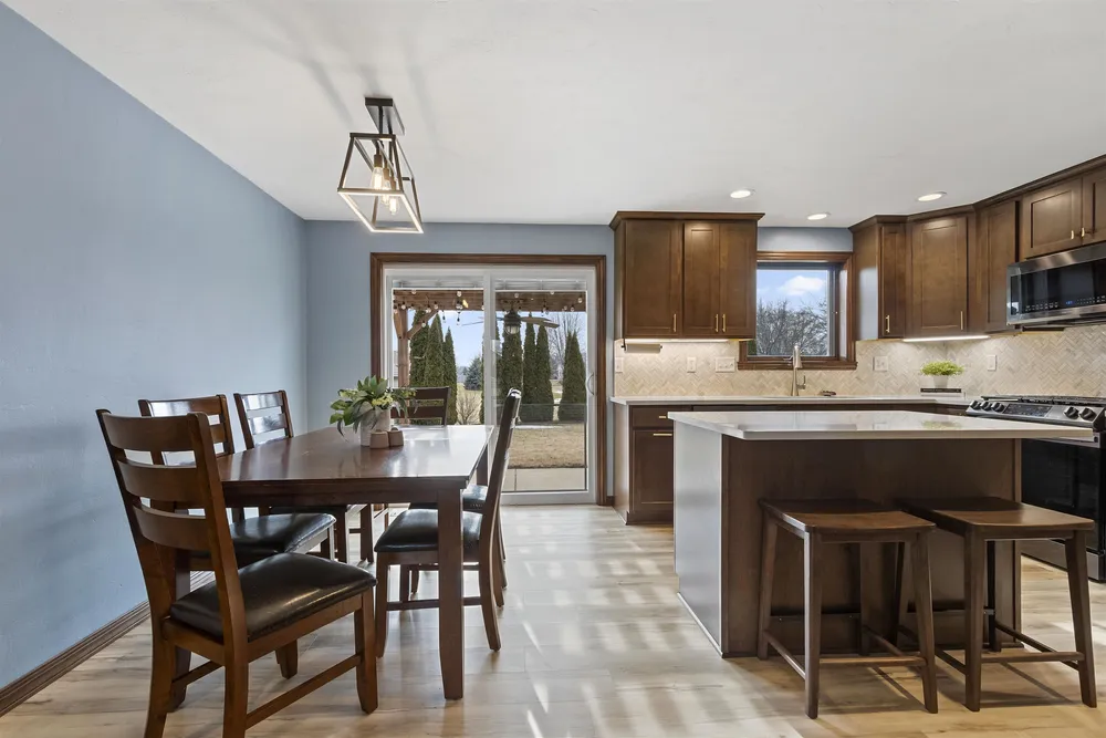 1536 Van Rd, Green Bay, WI 54311