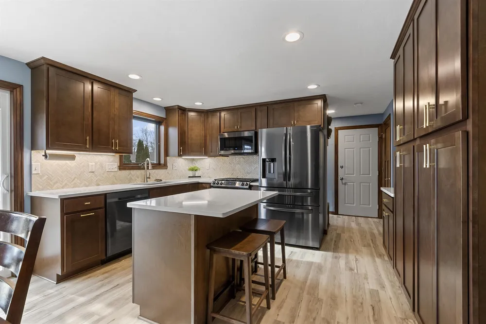 1536 Van Rd, Green Bay, WI 54311
