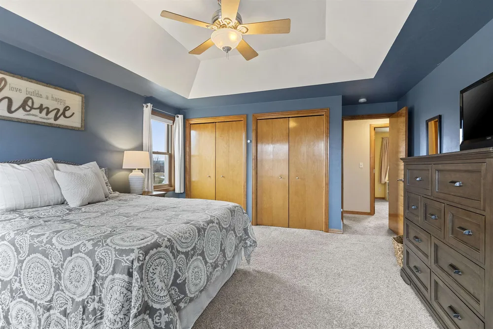 1536 Van Rd, Green Bay, WI 54311
