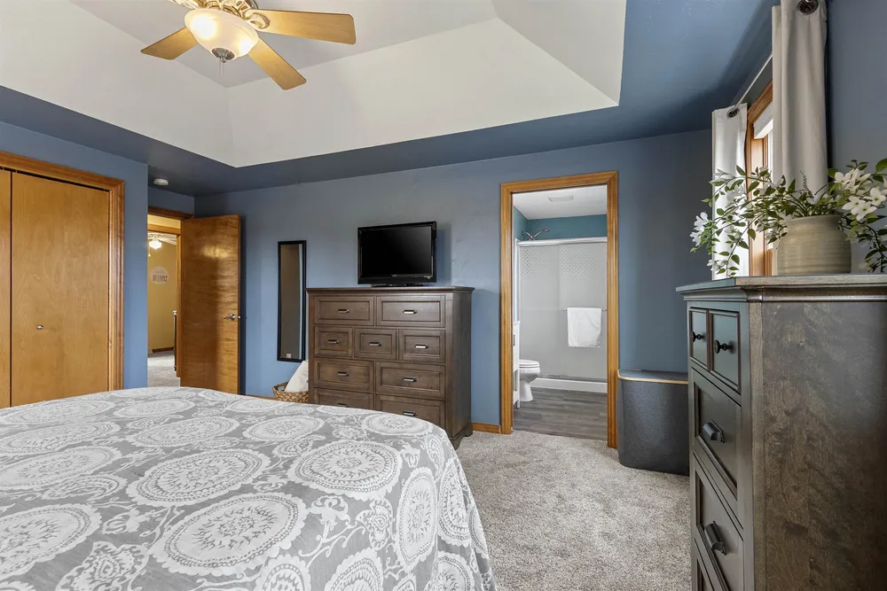 1536 Van Rd, Green Bay, WI 54311