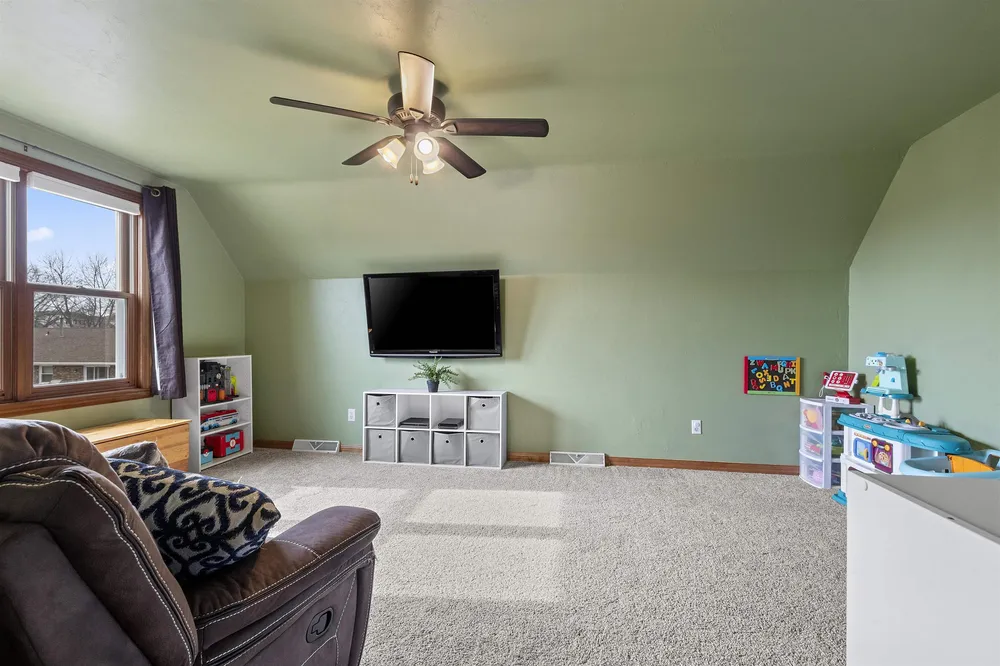 1536 Van Rd, Green Bay, WI 54311