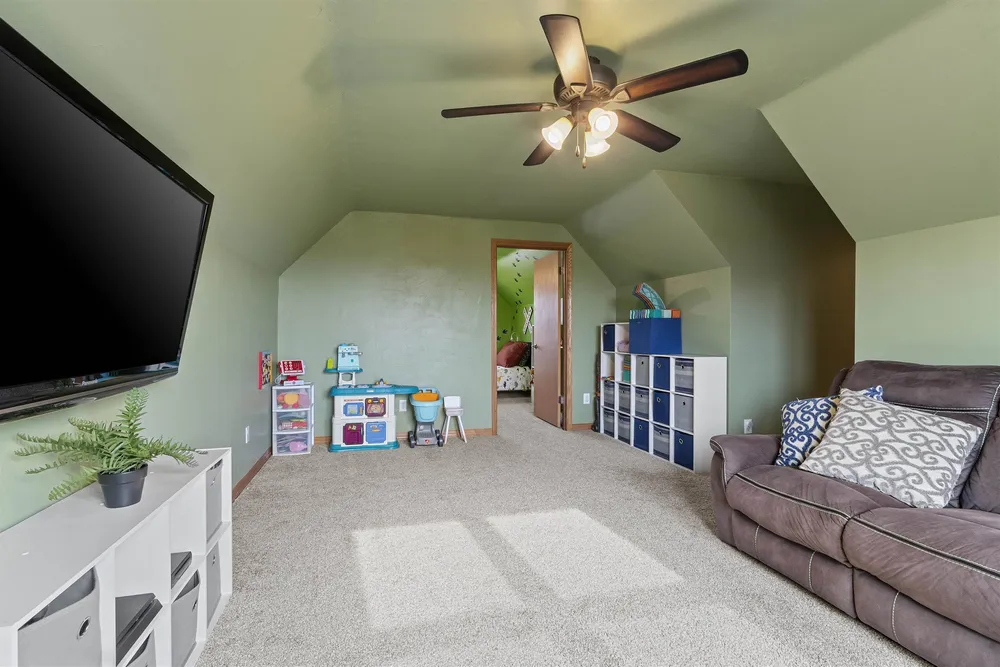1536 Van Rd, Green Bay, WI 54311
