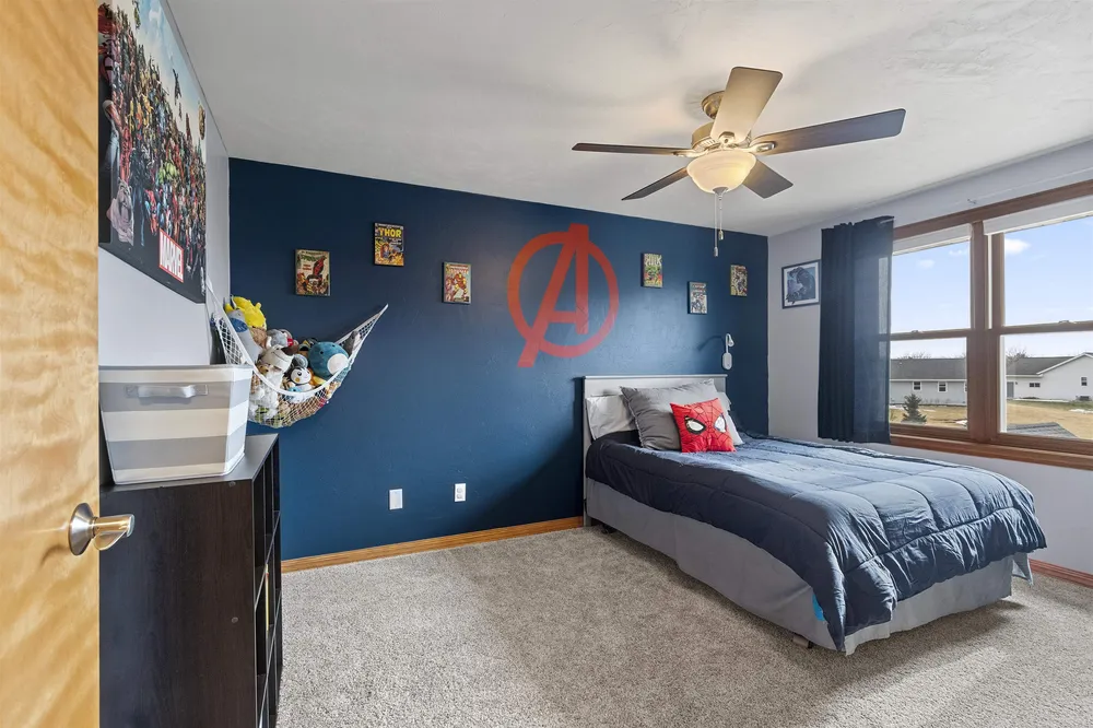 1536 Van Rd, Green Bay, WI 54311