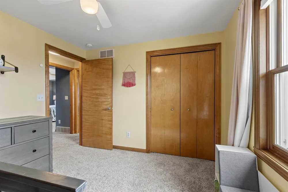 1536 Van Rd, Green Bay, WI 54311