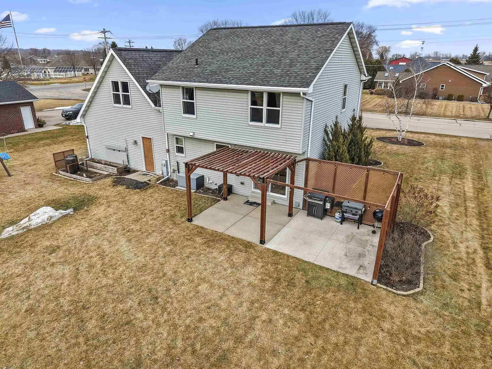 1536 Van Rd, Green Bay, WI 54311