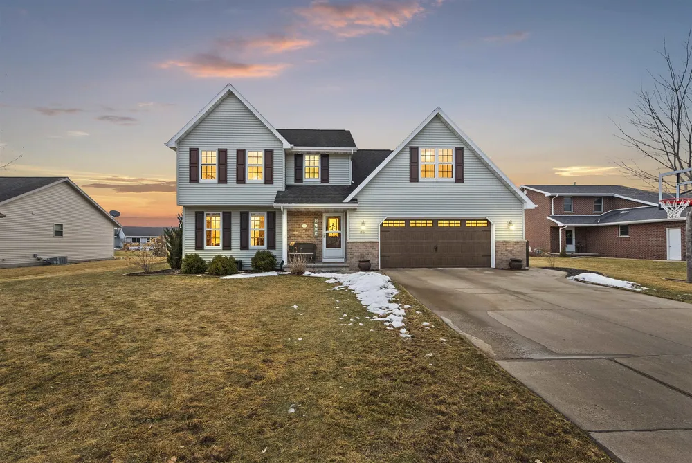 1536 Van Rd, Green Bay, WI 54311