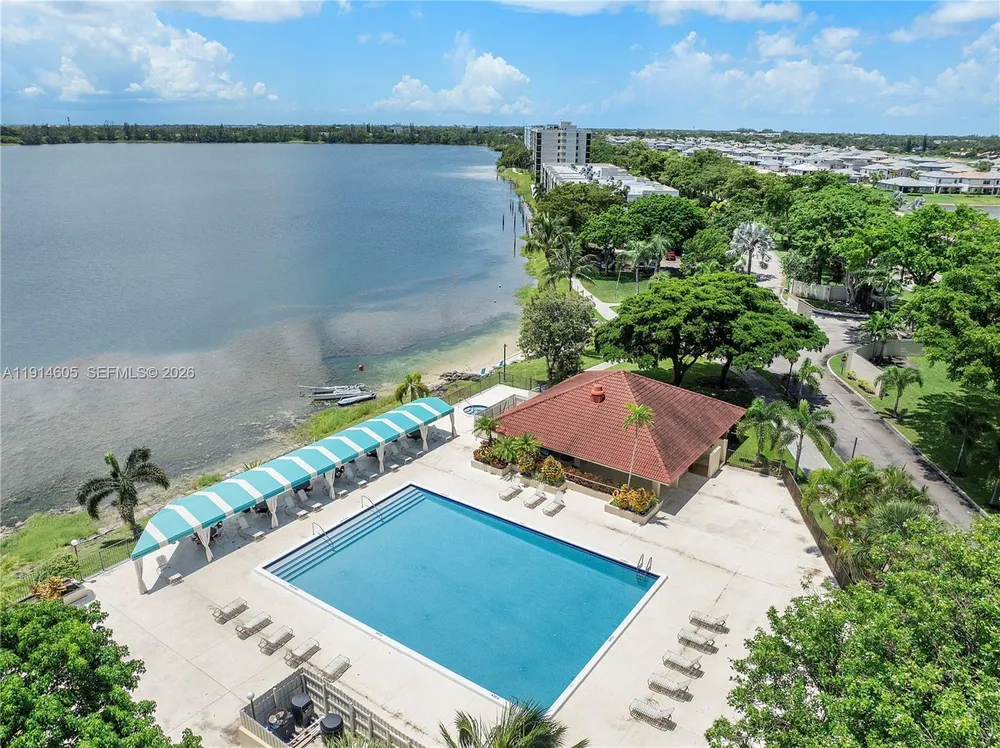105 Lake Emerald Dr, Oakland Park, FL 33309