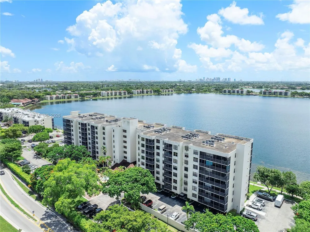105 Lake Emerald Dr, Oakland Park, FL 33309