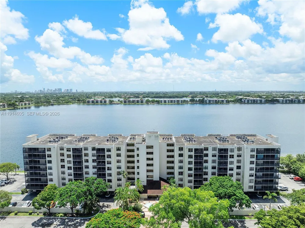 105 Lake Emerald Dr, Oakland Park, FL 33309