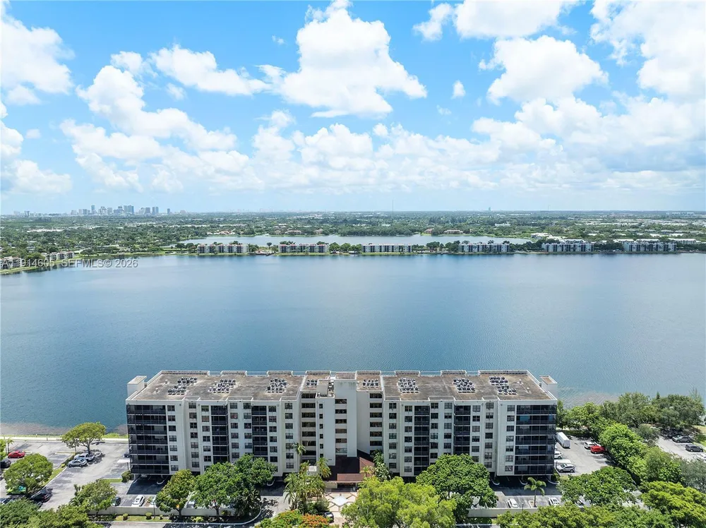 105 Lake Emerald Dr, Oakland Park, FL 33309