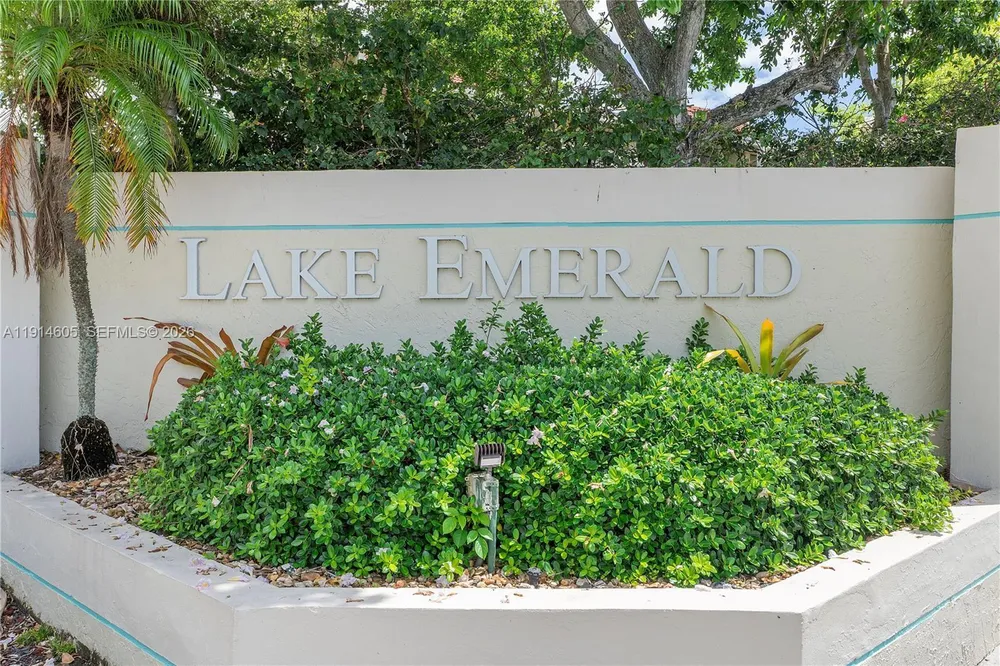 105 Lake Emerald Dr, Oakland Park, FL 33309
