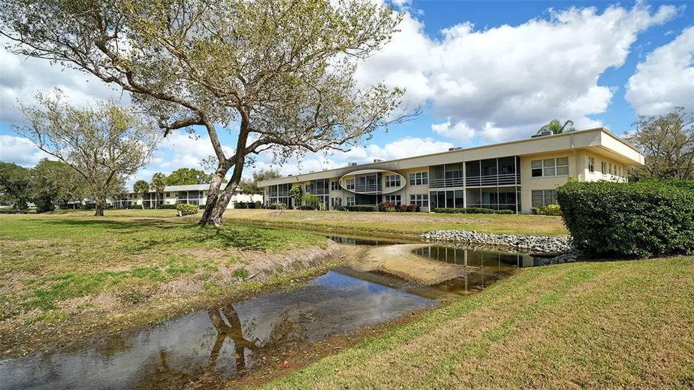 7880 Palm Aire Ln, Sarasota, FL 34243