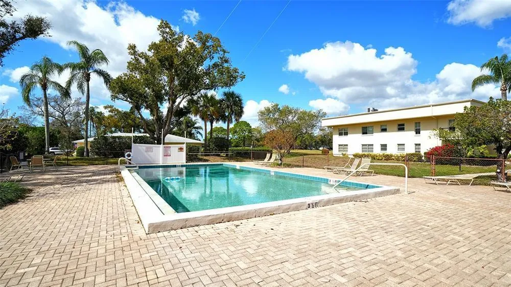 7880 Palm Aire Ln, Sarasota, FL 34243