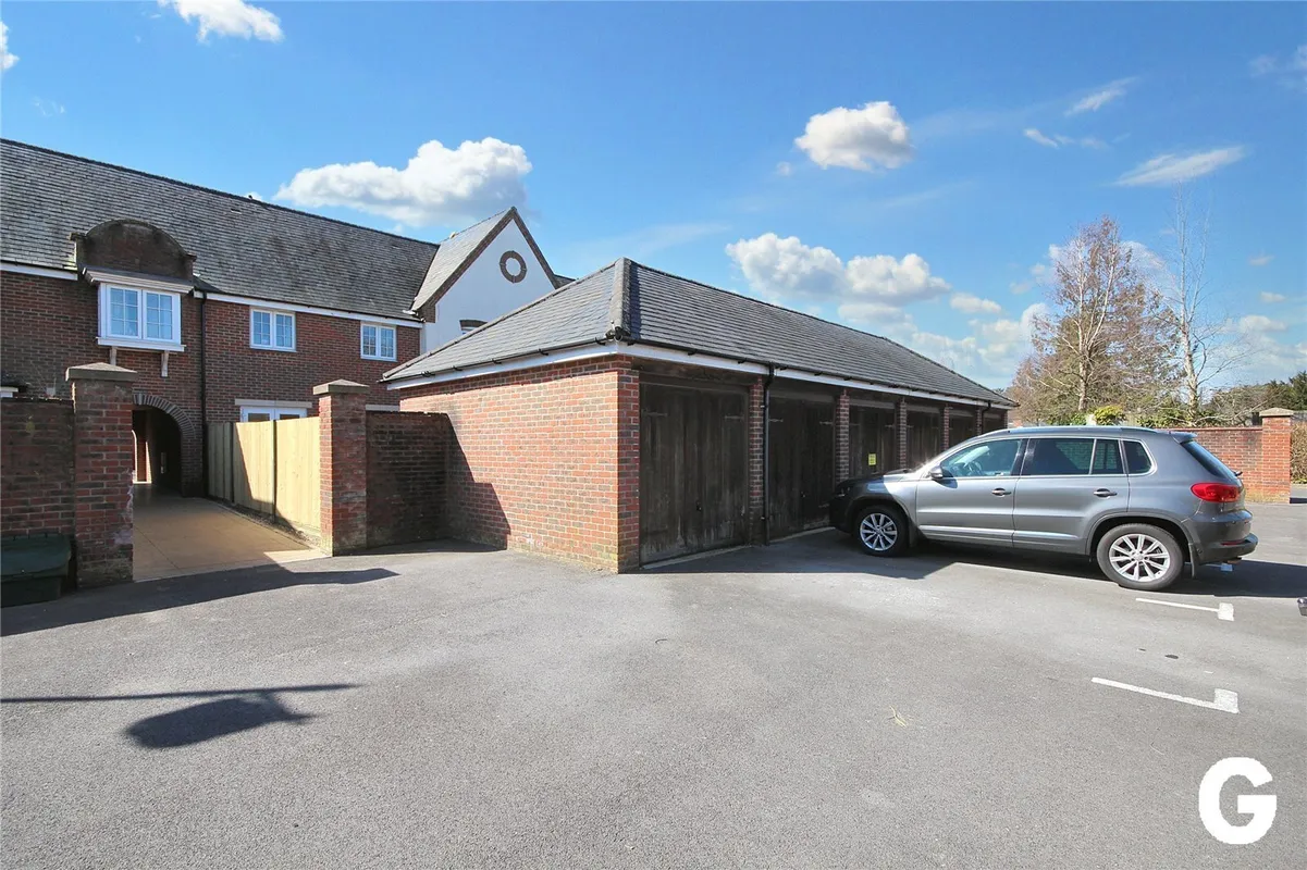 Cracklewood Close, West Moors, Ferndown, Dorset, BH22