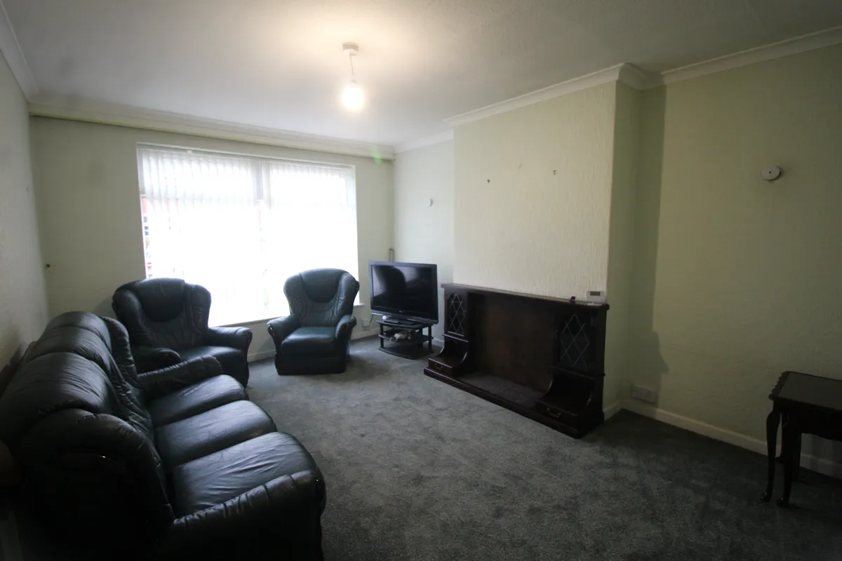 To Rent: 3-Bedroom Semi-Detached Converted Bungalow, Fairfields, OL8