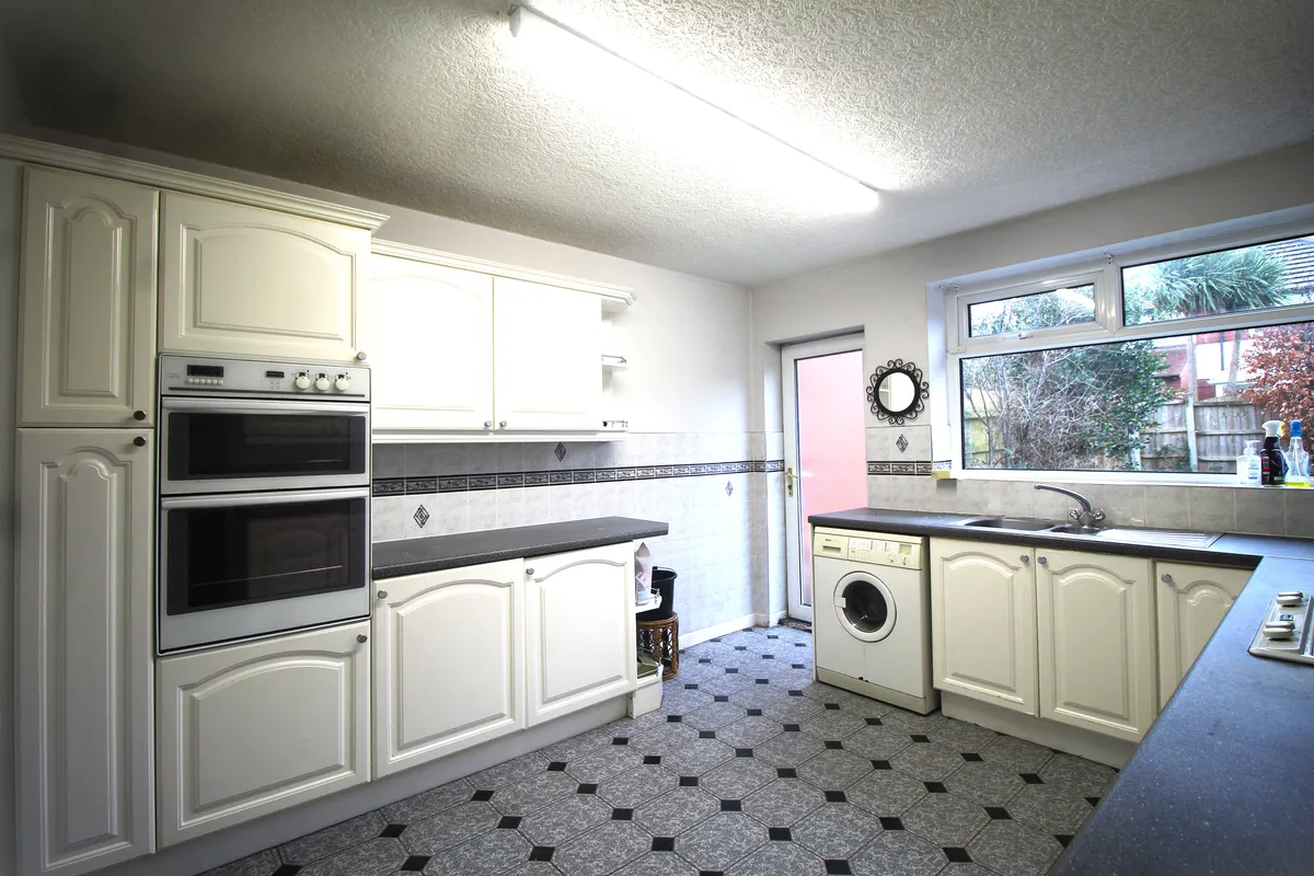 To Rent: 3-Bedroom Semi-Detached Converted Bungalow, Fairfields, OL8
