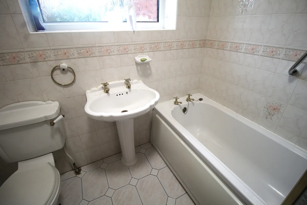 To Rent: 3-Bedroom Semi-Detached Converted Bungalow, Fairfields, OL8
