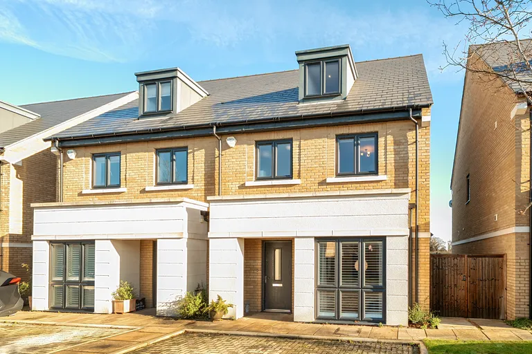 Orchard Farm Avenue, East Molesey, KT8