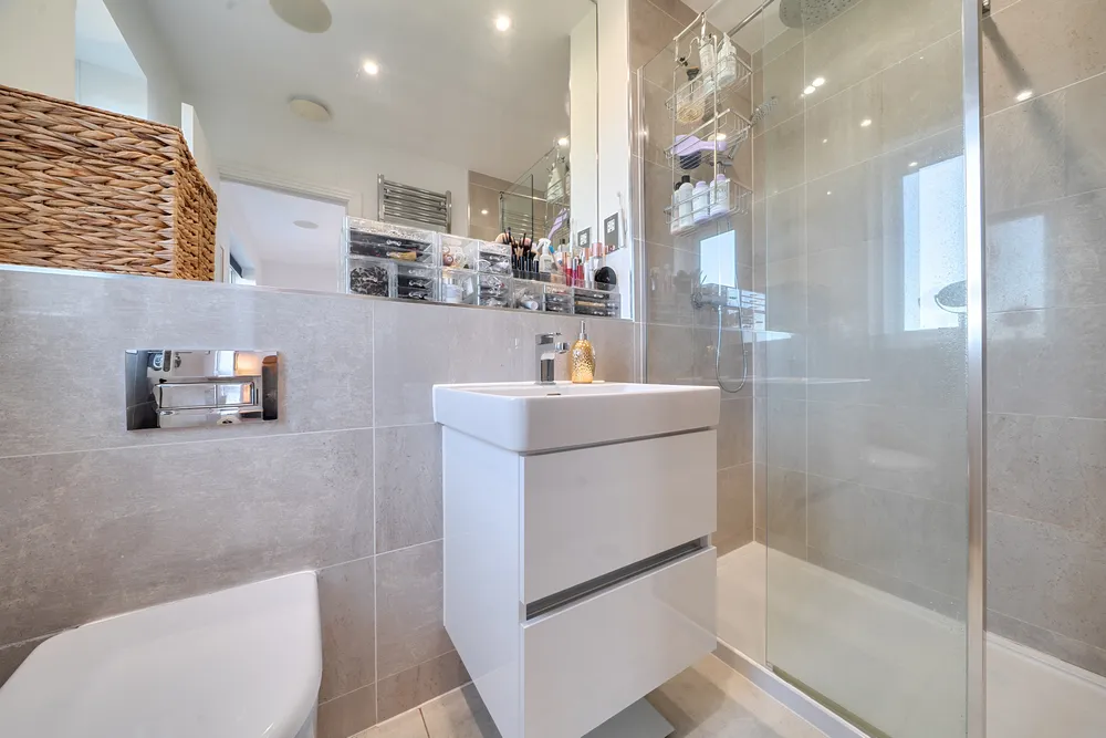 Orchard Farm Avenue, East Molesey, KT8