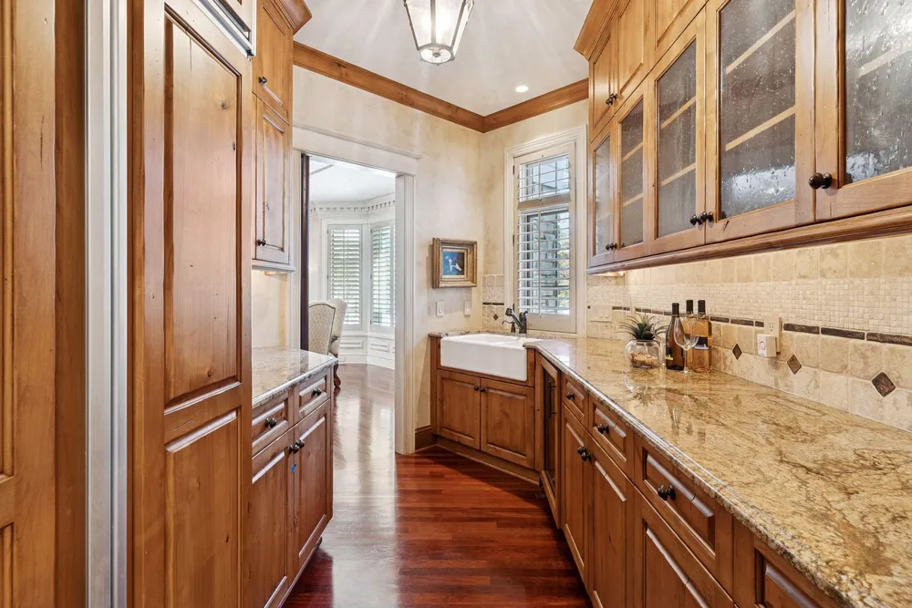4708 Annaway Dr, Edina, MN 55436